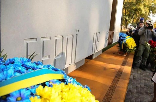 «Герої не вмирають!». В Харькове торжественно открыли памятник защитникам Украины (ФОТО)