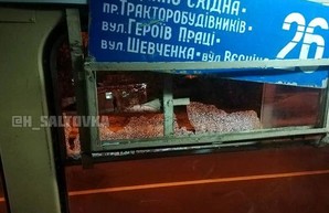 В Харькове открыли стрельбу по трамваю с пассажирами (ФОТО)