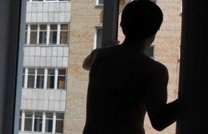 Харьковчанин выбросился из окна восьмого этажа