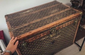 Кукуруза в сундуке Louis Vuitton. Под Харьковом нашли редкий антиквариат (ФОТО)