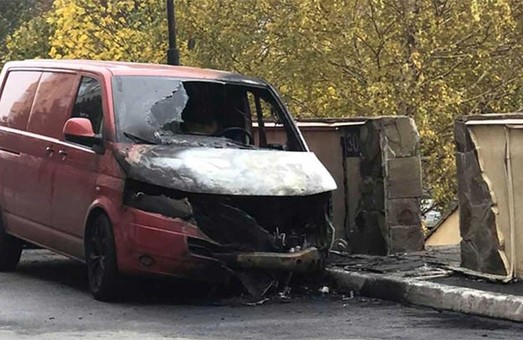 В Харькове возле дома, где живет Алексей Кучер, подожгли машину