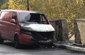 В Харькове возле дома, где живет Алексей Кучер, подожгли машину