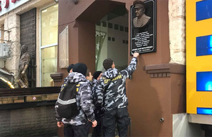 Мемориальная доска генералу КГБ провисела в Харькове всего сутки (ФОТО)