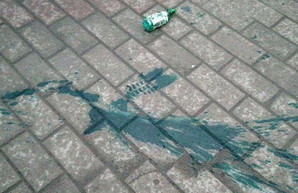Напали сзади: чиновника Харьковской мэрии облили зеленкой