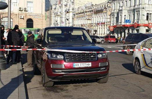 В центре Харькова копы заблокировали Range Rover с поддельными номерами (ФОТО, ВИДЕО)