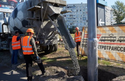 В Харькове строят новую троллейбусную линию