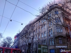 В центре Одессы горит памятник архитектуры: столб дыма поднялся на сотни метров в высоту (ФОТО, ВИДЕО)