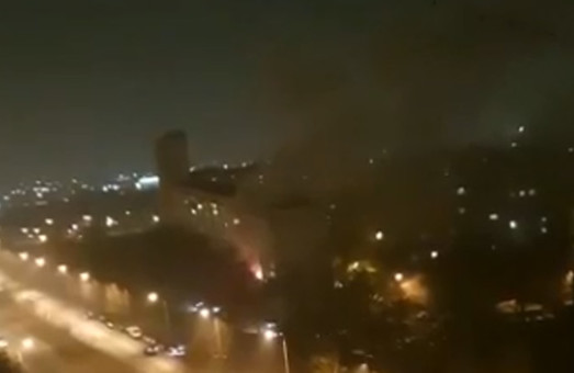 Крупный пожар на Салтовке: жильцов спасали по автолестнице (ФОТО, ВИДЕО)