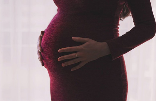 Случай суррогатного материнства в Харькове расследуют как торговлю людьми