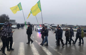 Фермеры и активисты снова перекрывали трассу под Харьковом (ФОТО, ВИДЕО)