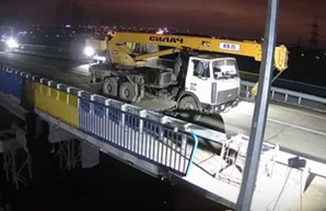 Ремонт моста на окружной: пролет испытали самосвалами (ФОТО)