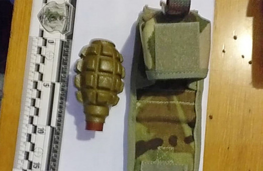 Мужчина с боевой гранатой пытался попасть в здание Хозсуда