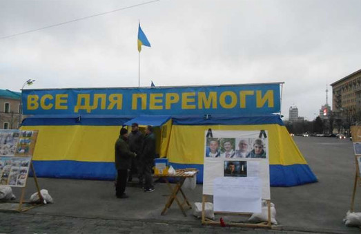 Палатку «Все для победы» в центре Харькова убирать не планируют