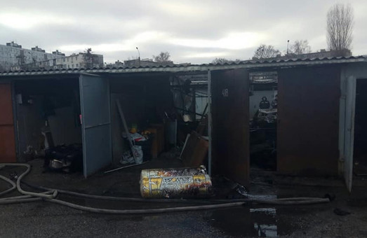 Пожар в гаражах на Салтовке: стало известно о жертвах (ФОТО)