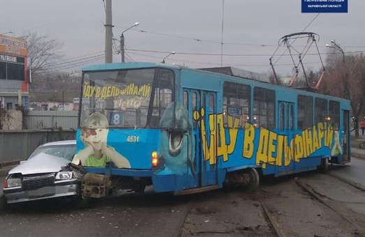В Харькове трамвай сошел с рельсов: есть пострадавшие (ФОТО)