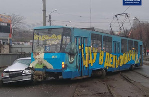 В Харькове трамвай сошел с рельсов: есть пострадавшие (ФОТО)