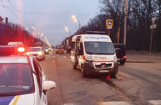 В Харькове внедорожник въехал в «скорую», которая везла больного с инфарктом