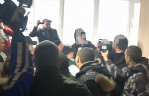 Суд по делу Сысы: на заседании произошла потасовка