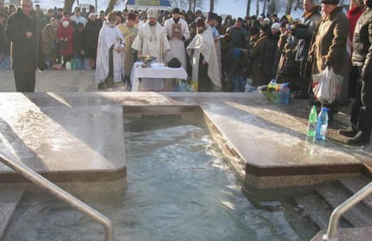 Святить воду на Крещение придут около 100 тысяч жителей Харьковщины