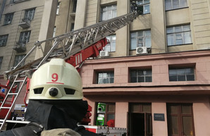 Спасатели учились тушить пожар в общежитии харьковского вуза (ФОТО)