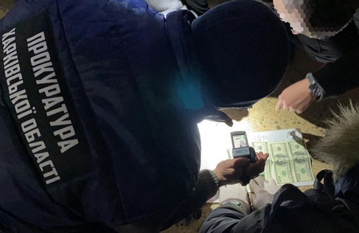 Харьковскому таможеннику, который погорел на взятке, сообщили о подозрении (ФОТО)
