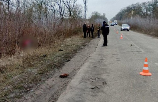 Под Харьковом водитель насмерть сбил пешеходов и сбежал