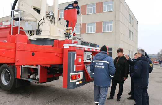 Харьковские спасатели получили спецтехнику из Китая (ФОТО)