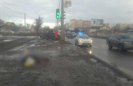 На Академика Павлова водитель Infiniti сбил насмерть парня (ФОТО)