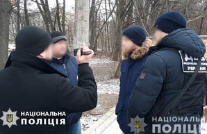 Ударили по голове и ограбили. В Харькове напали на полицейского