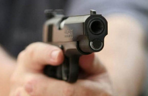 Попытка ограбления: под Харьковом мужчина в балаклаве открыл стрельбу