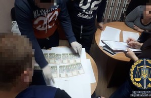 В Харькове при получении взятки задержана помощница судьи