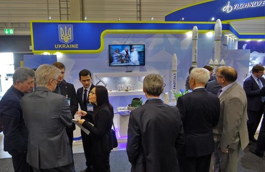Выйти на новый уровень: Кучер предложил новый формат участия украинских производителей в международной аэрокосмической выставке