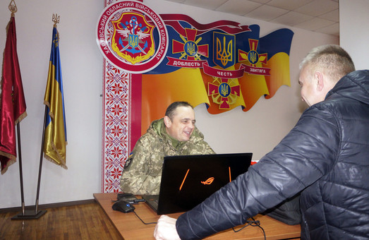 Харьковчане активно записываются в армию на контрактной основе