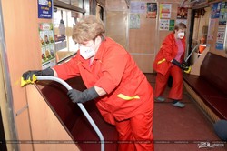 В метро Харькова дезинфицируют вагоны перед выходом на линию (ФОТО)