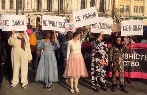 «Права жінок – права людини»: в Харькове прошел «Марш женской солидарности»