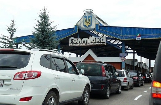Закрытие границы: как работают контрольно-пропускные пункты в Харьковской области