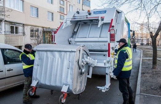 В Харькове пересмотрели график вывоза мусора и дезинфицируют контейнеры