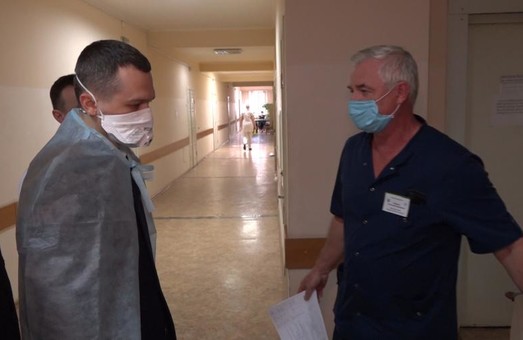 Кучер проверил готовность военного госпиталя принимать больных COVID-19