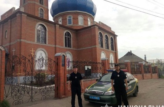 Пасха при карантине: харьковская полиция грозит опечатывать церкви