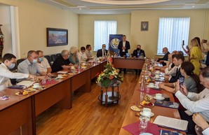 Алексей Кучер и нардепы встретились с харьковскими юристами, принимавшими участие в разработке Конституции Украины