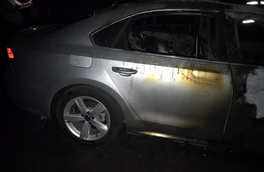В Харькове ночью сгорел Volkswagen Passat (ФОТО)