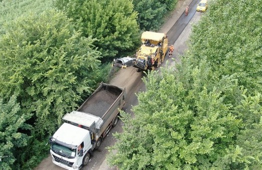Старт ремонтных работ на дороге Мерефа-Змиев: планируют обновить более 15 километров (ВИДЕО)