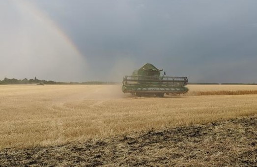 На Харьковщине намолотили первый миллион тонн зерна нового урожая