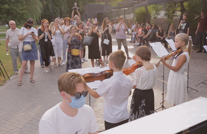 KharkivMusicFest поздравил харьковчан с Днем дружбы импровизированным мини-концертом (ФОТО)