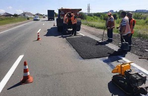 На дорогах Харьковщины продолжается ямочный ремонт: отчет САД за неделю (ФОТО)