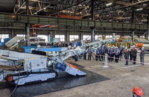 Завод «Свет Шахтера» начал выпуск новых высокоресурсных очистных комбайнов (ФОТО)