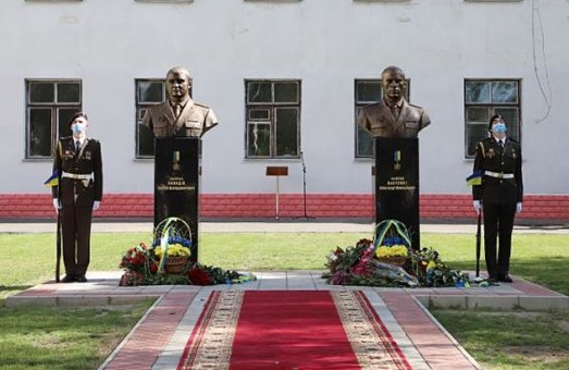 В Харькове открыли памятники Героям Украины Сергею Колодию и Александру Лавренко