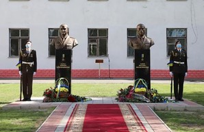 В Харькове открыли памятники Героям Украины Сергею Колодию и Александру Лавренко