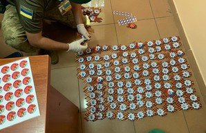 «Колорадские» ленты и «аквафреш»: в Украину пыталась завезти «русский мир» через Гоптовку (ВИДЕО)