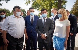 Зеленский осмотрел с вертолета ход реконструкции дорог государственного и местного значения